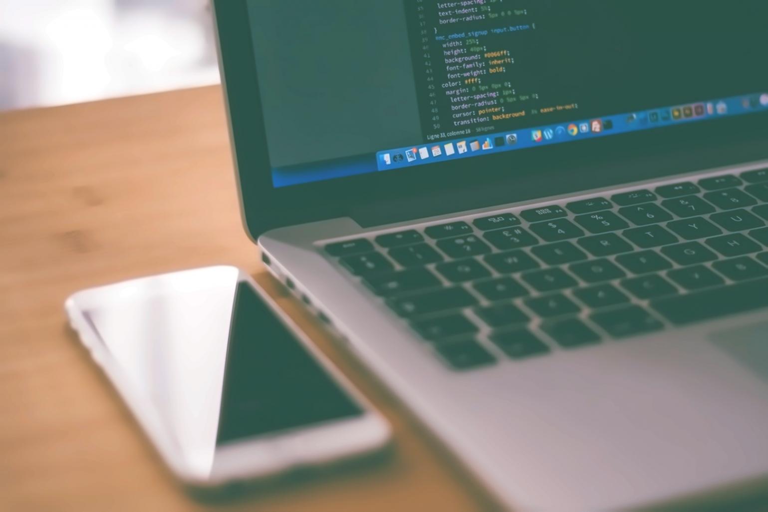 Unreal Engine Entwicklungsumgebung mit komplexer 3D-Szene